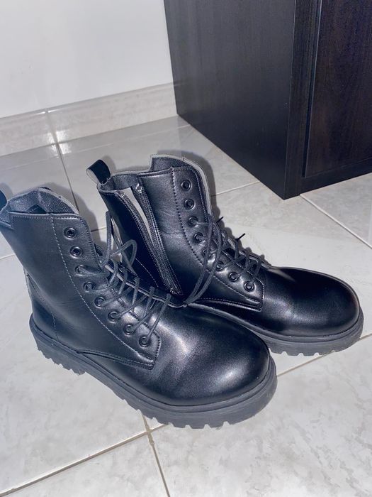 Bota preta Shein