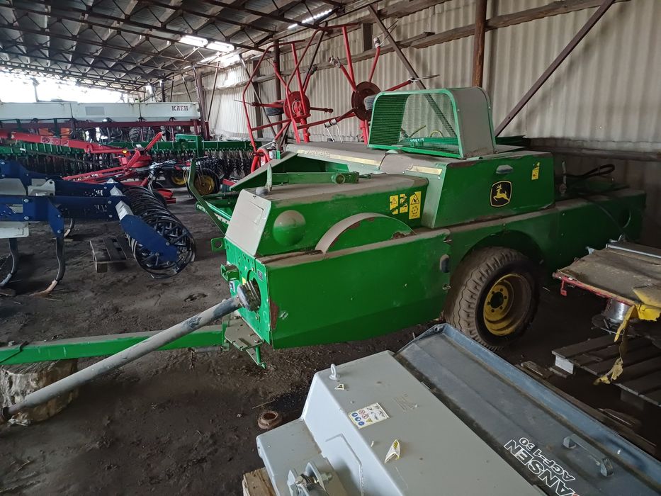Прес-підбірник john deere 359