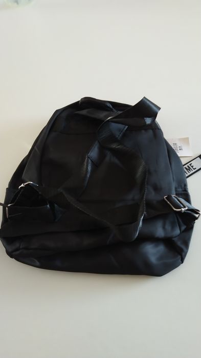 Mochila preta nova