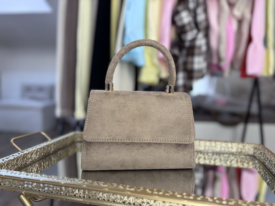 Elegancka, mała torebka z paskiem