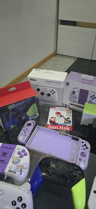 Nintendo Switch OLED Branca + Jogos Pokémon e Mario + Comandos e Acessórios
