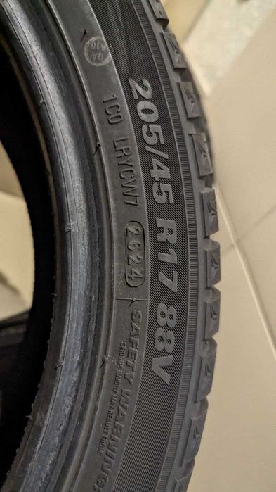 Шини 205/45 R17 88V Kumho WinterCraft WP52