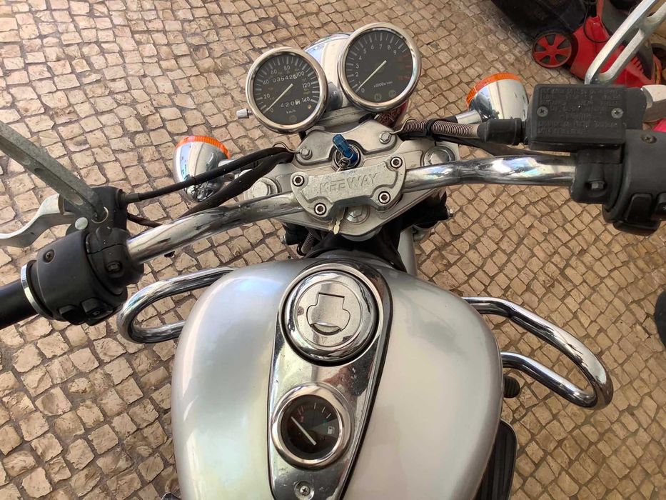 Keeway Superlight 125 – 125cc – Prateada