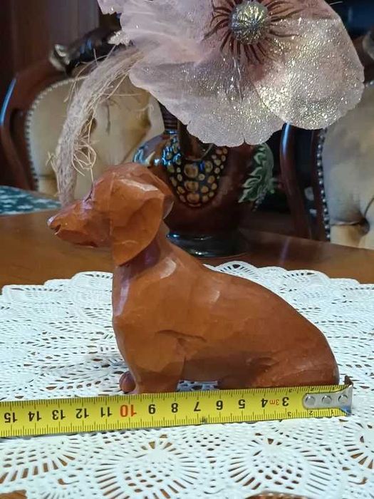 Drewniana figurka psa