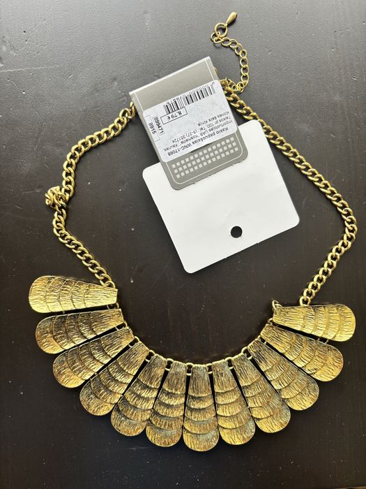 Кольє і сережки.