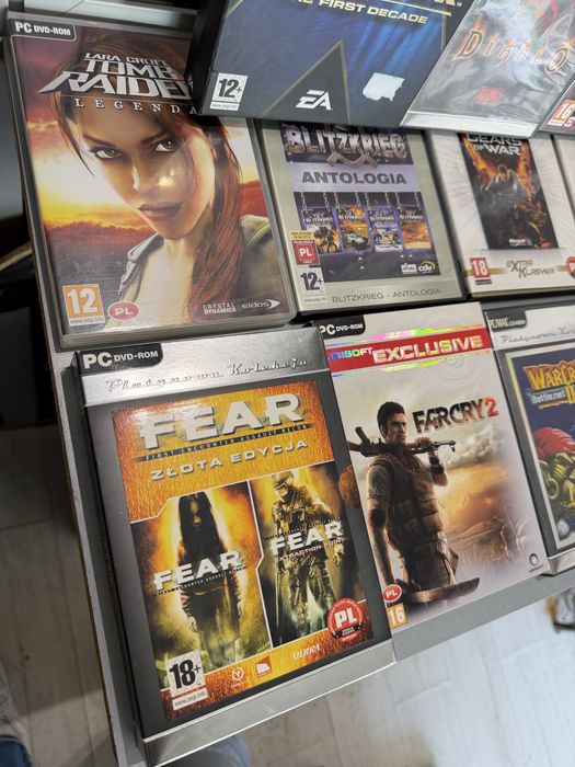 Komplet gier na PC stan doskonały m.in. Diablo 1 i 2 , C&C , Warcraft i wiele innych
