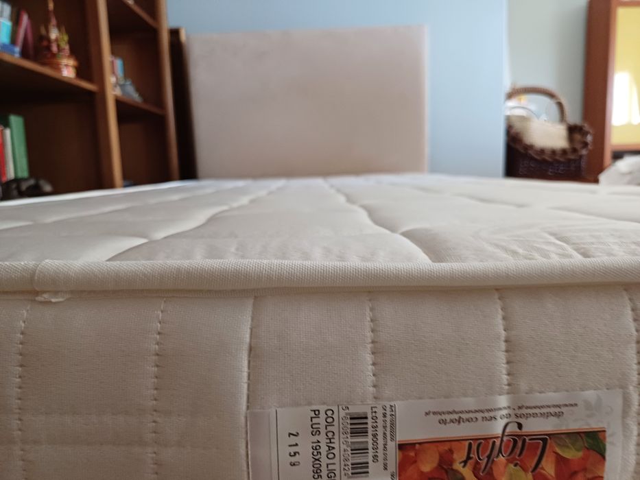 Cama solteiro sommier com cabeceira e colchão da COLCHÕES & COMPANHIA