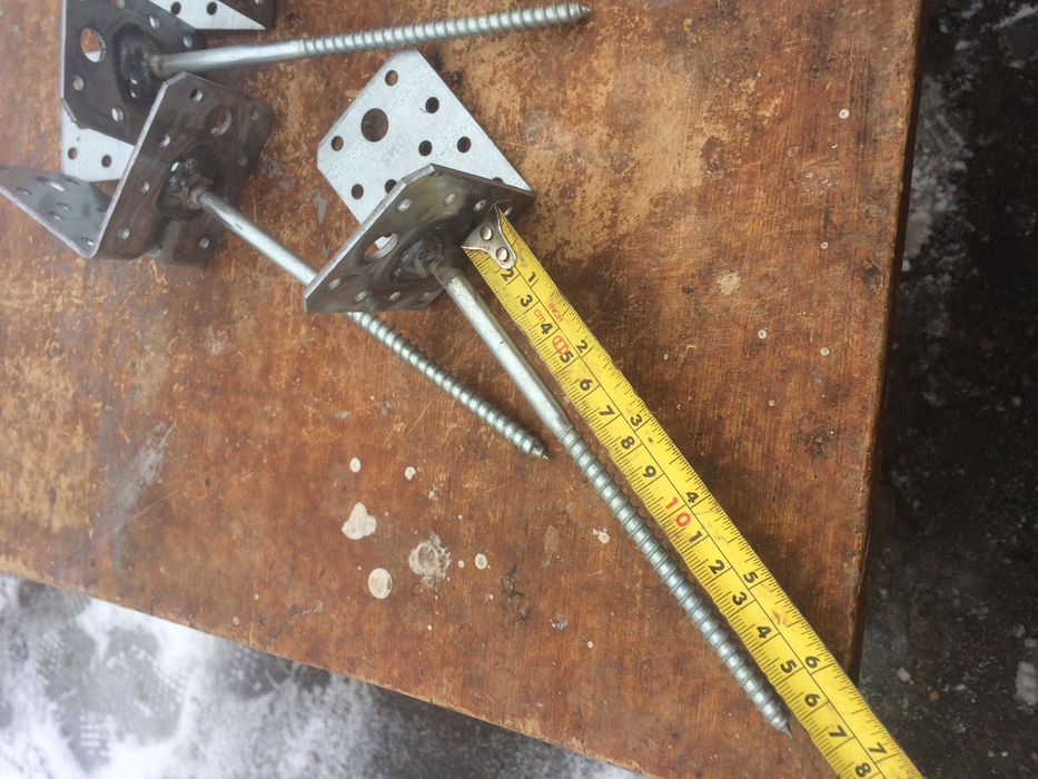 Łącznik kątowy z przyspawaną śrubą kątownik do montażu balustrady