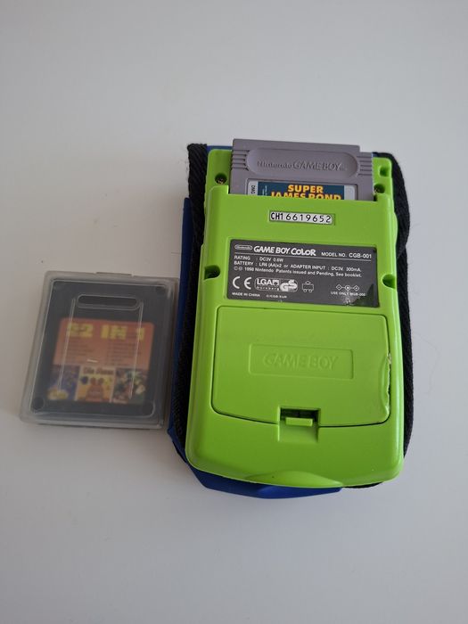 Game Boy Color (kiwi) + 2 gry + etui Pikachu