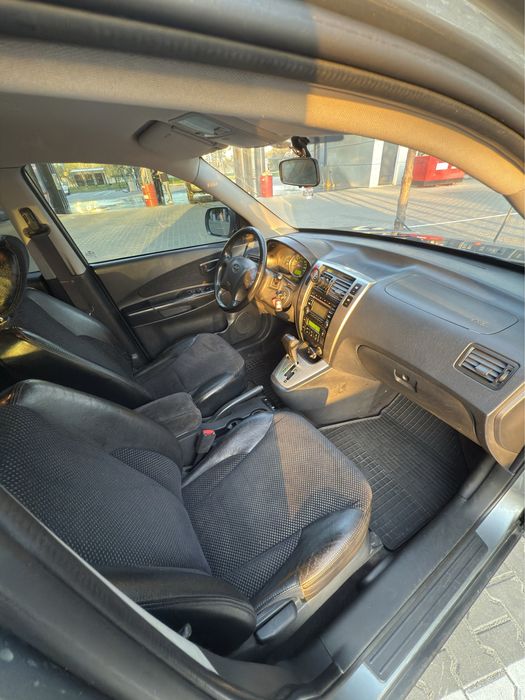 Продам хороший автомобіль Hyundai Tukson Хюндай Туксон 2012 2.0 бензин