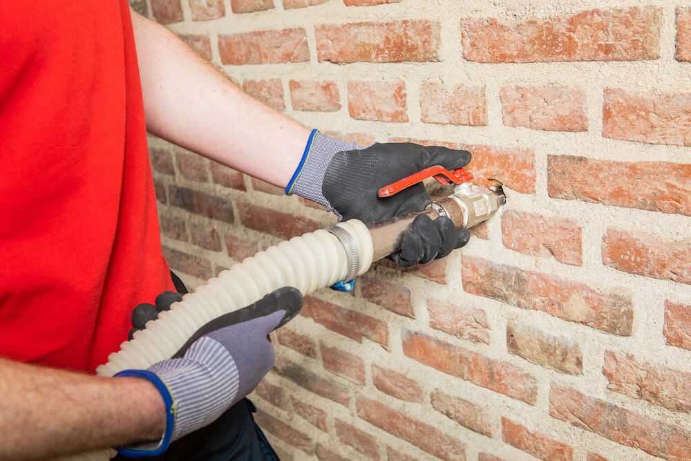 Ocieplenia izolacja  wdmuchiwana wełną celulozą stropodachy naprawy