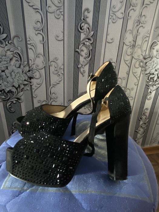 Босоніжки жіночі