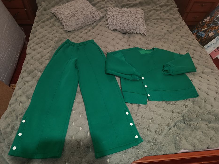 Костюми та плаття