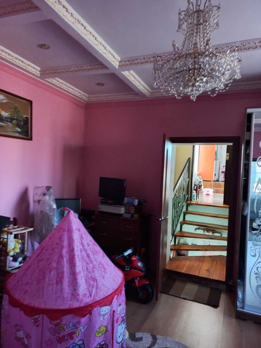 продається 3-х кімнатна квартира м. Золочів Львівська обл