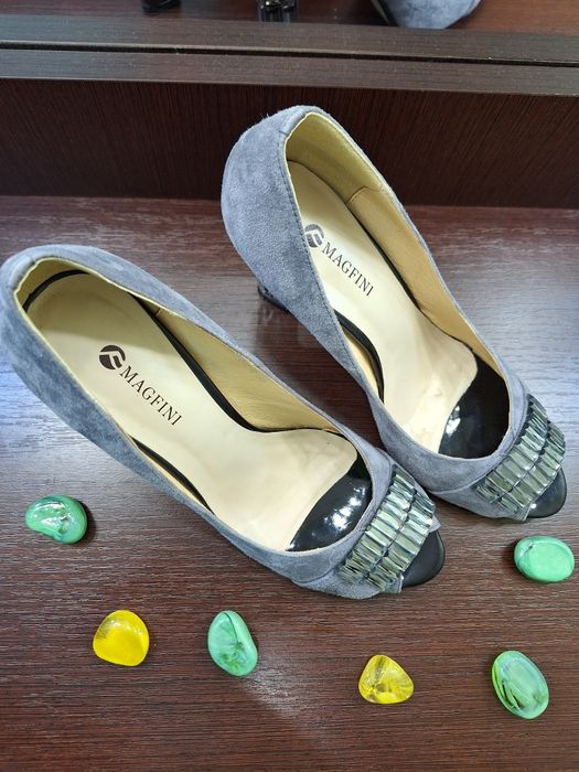 Продаю босоножки  MAGFINI