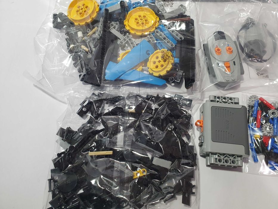 Zestaw klocki LEGO TECHNIC 42095 zdalnie sterowana RC wyścigówka kaskaderska Nowa ale bez pudelka