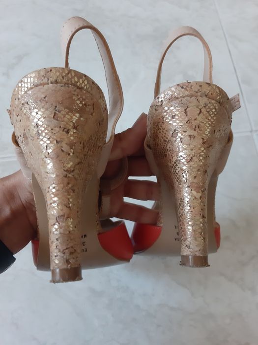 Sandálias salto alto