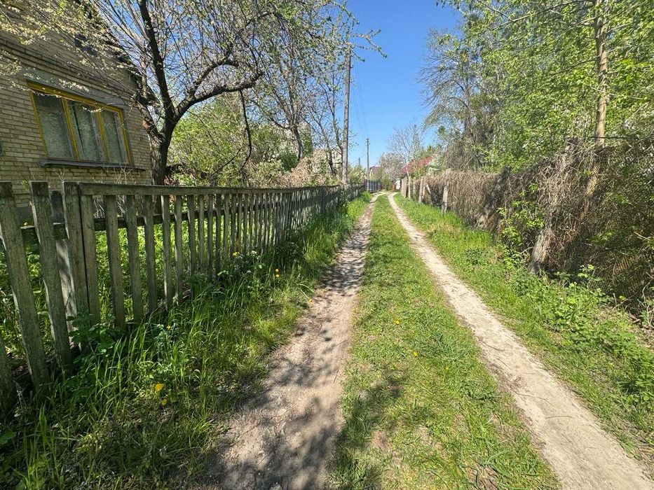 Будинок з ділянкою