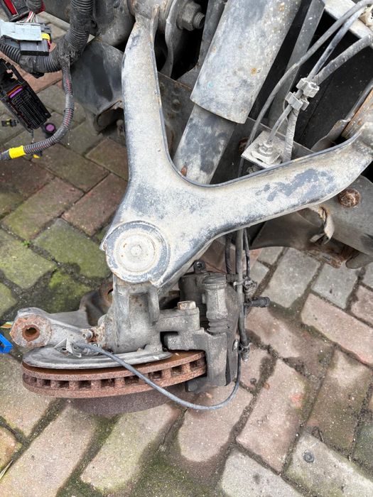 Piasta ,zwrotnica, zacisk, anortyzator ,wahacz iveco Daily 2017r