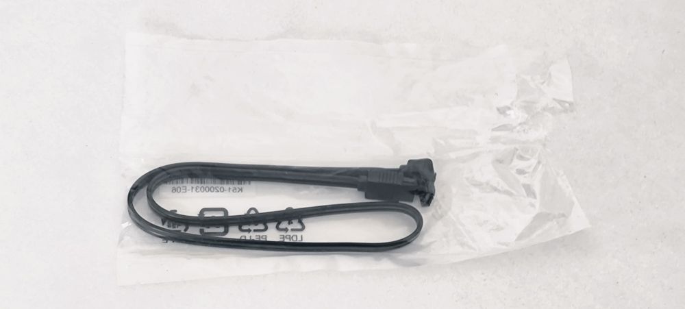 Kabel SATA 3 MSI K51-0200031-E06 do dysku SSD HDD kątowy 32cm