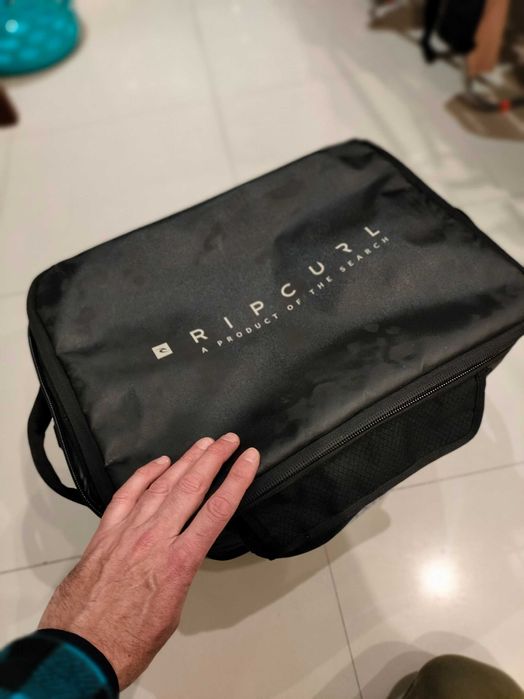 Mala lavagem e arrumação fato surf