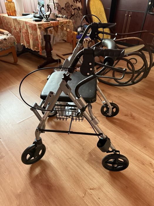 Chodzik rehabilitacyjny - wózek inwalidzki