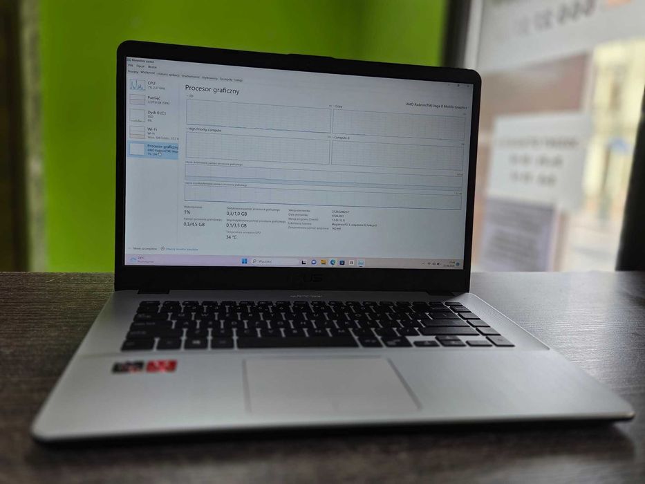 ASUS VivoBook 15 R504ZA Ryzen 5/8GB/256SSD