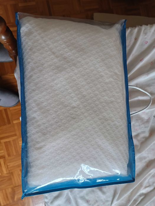 Colchão mola novo + travesseiro viscoelástico + colchão casal usado