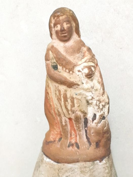 Pequena antiga figura de São João Baptista em cerâmica