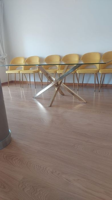 Venda conjunto de mesa em 6 cadeiras