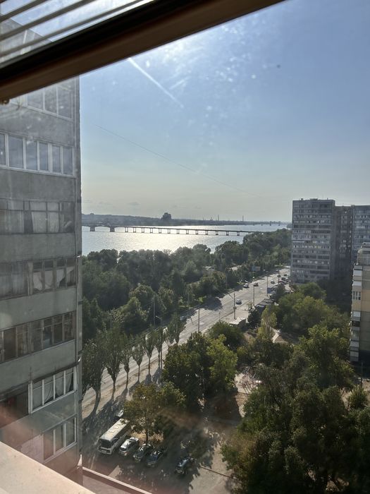 Продам велику 2-х кімнатну квартиру ж/м Сонячний