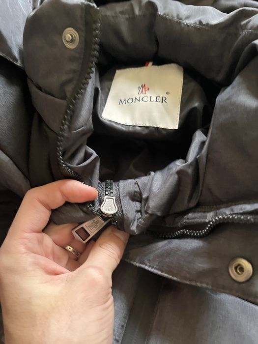 Сірий Теплий Пуховк Від Moncler