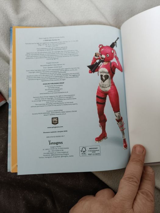książka "Oficjalny przewodnik Fortnite. Stroje. Edycja kolekcjonerska"