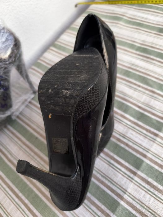 Sapatos pretos com brilho