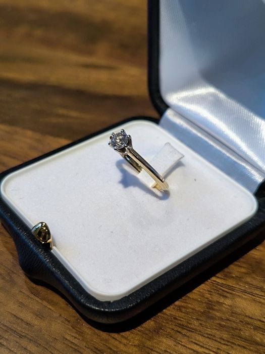 Pierścionek z diamentem brylantem 0.3 CT E VS1 certyfikat