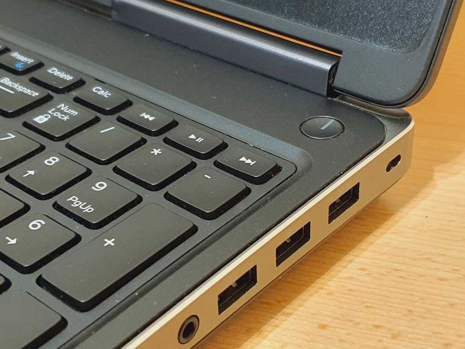 Ігровий ноутбук Dell Precision 7510 Nvidia Quadro M1000M Intel Core i7-6820HQ RAM 16Gb SSD 512Gb Батарея 9 годин, нова оригінальна батарея