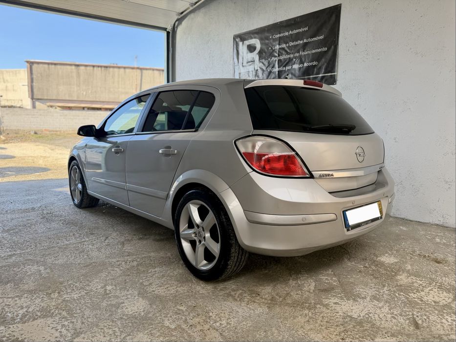 Opel Astra 1.3 CDTI 90cv - Desde 120€ Mês