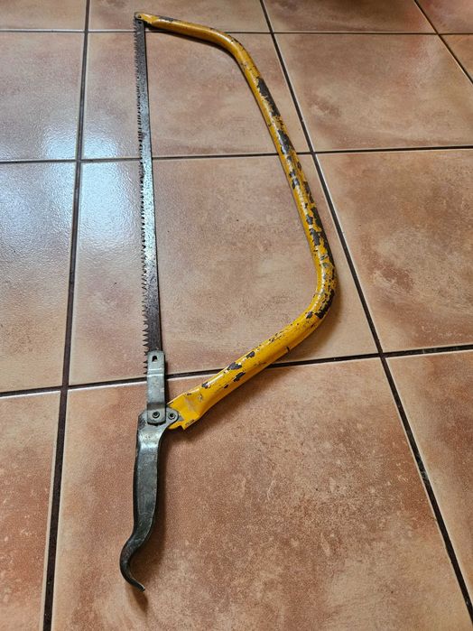 Stara piła ręczna do cięcia drewna