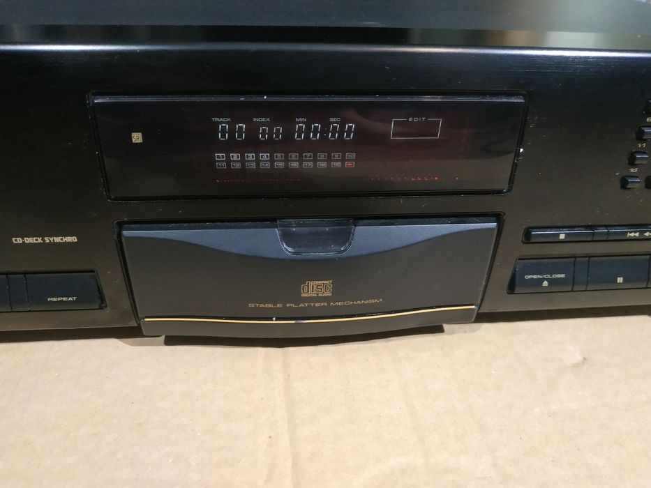 Pioneer Compact Disk Player PD-S702