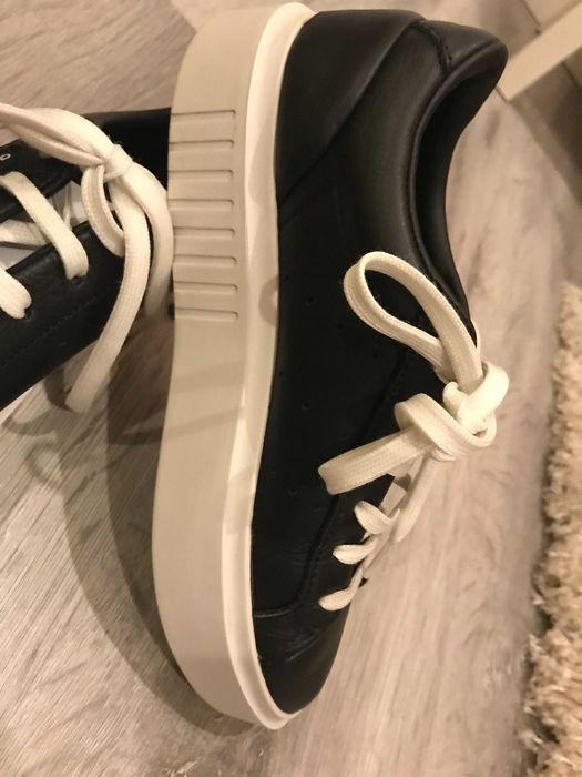 Adidas em pele SLEEK