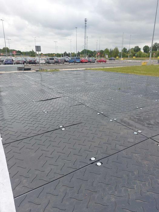 Płyty drogowe z tworzywa - tańsza alternatywa dla płyt betonowych MON