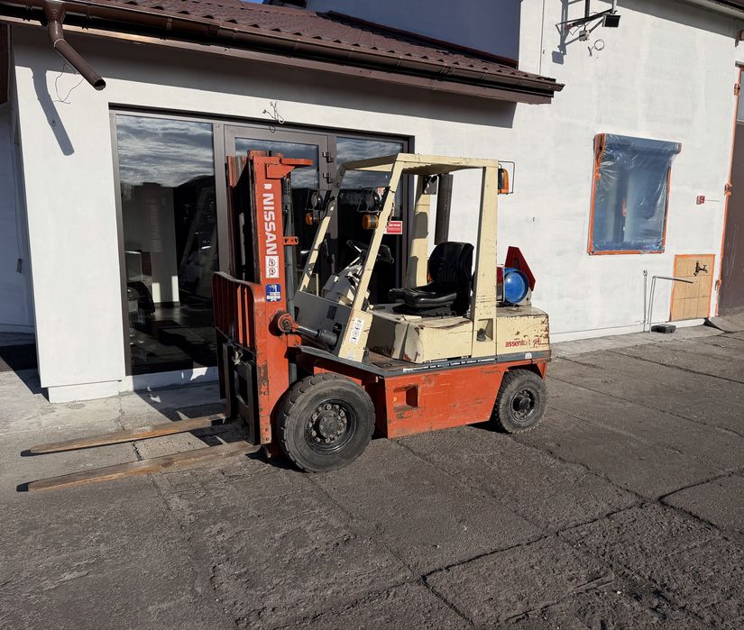 Sprzedam  wózek  widłowy  Nissan