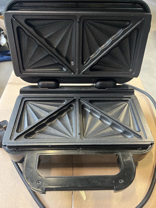 Бутербродниця Breville VST041 — сендвічмейкер 850 Вт