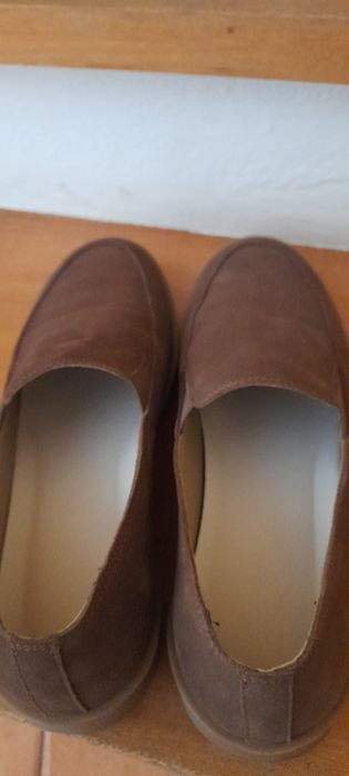 Sapatos camurça, sola borracha, extremamente confortáveis, novos