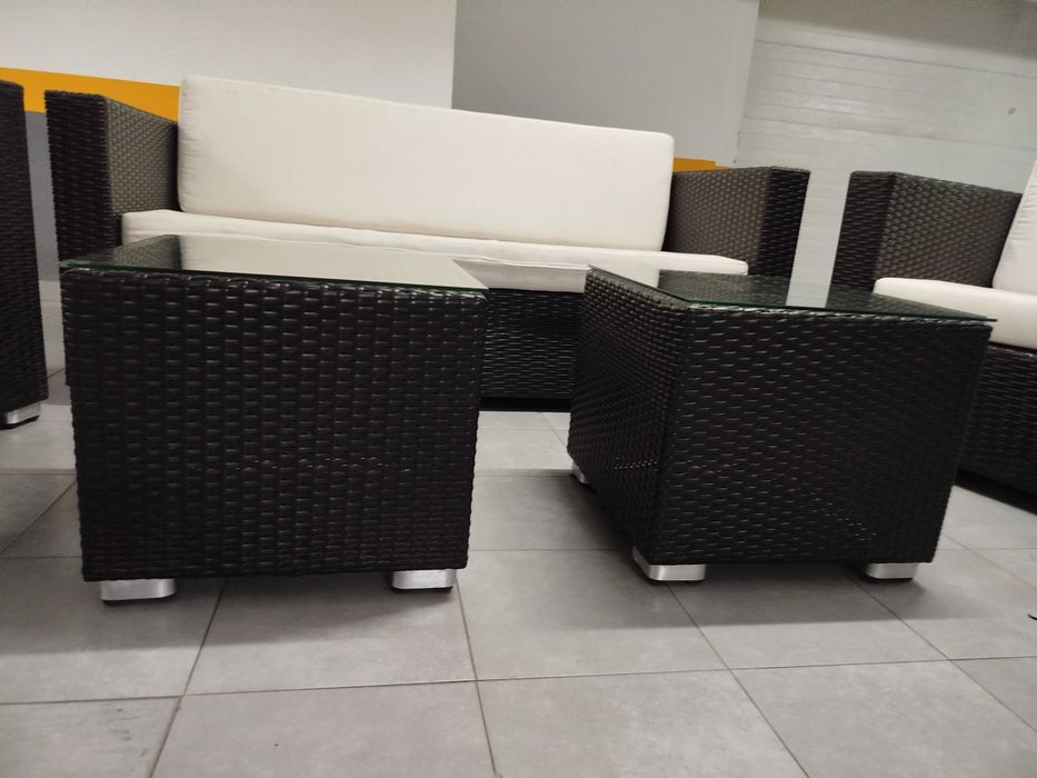 Conjunto jardim poltronas e mesas