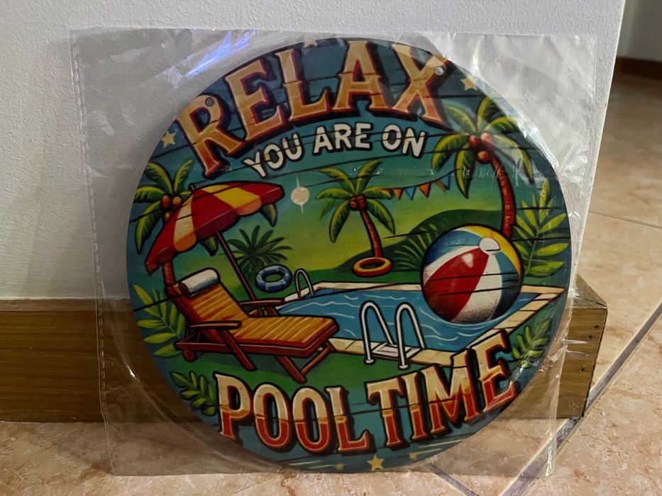 Elemento Decorativo "Relax you are on pool time" - Novo, Selado