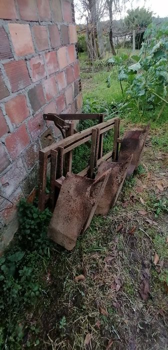 Charrua agrícola 16" e outras alfaias