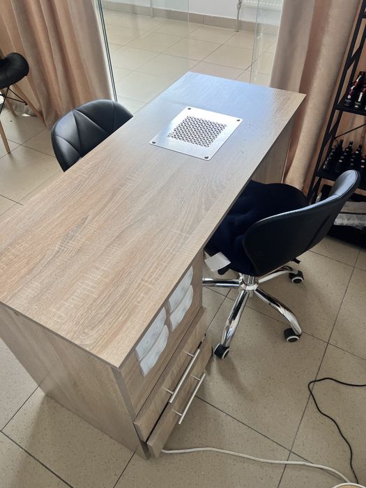 Стіл манікюрний, салон краси, манікюр стіл