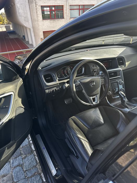 Volvo V60 D4 R-Design — photo 5