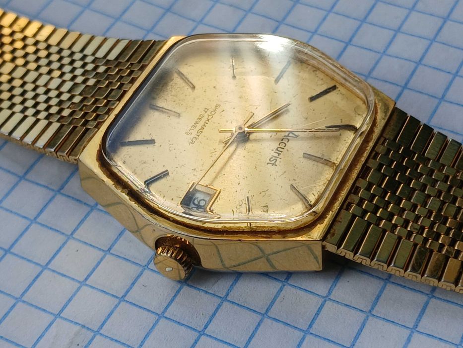 Швейцарський чоловічий годинник Accurist Shockmaster позолота